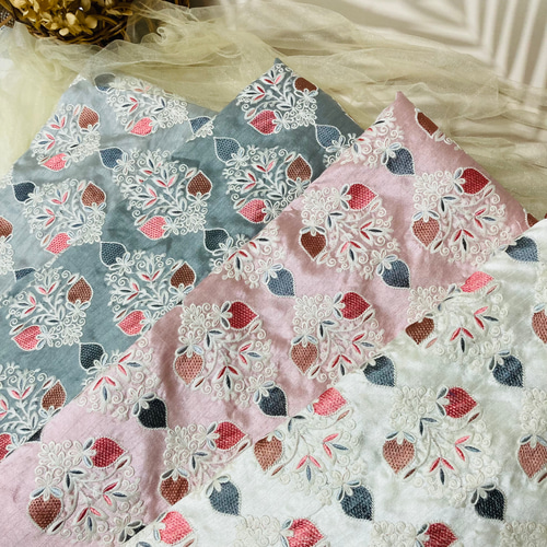 インド刺繍生地 【98cm×45cm】刺繍部分 白 いちご ファブリック 生地