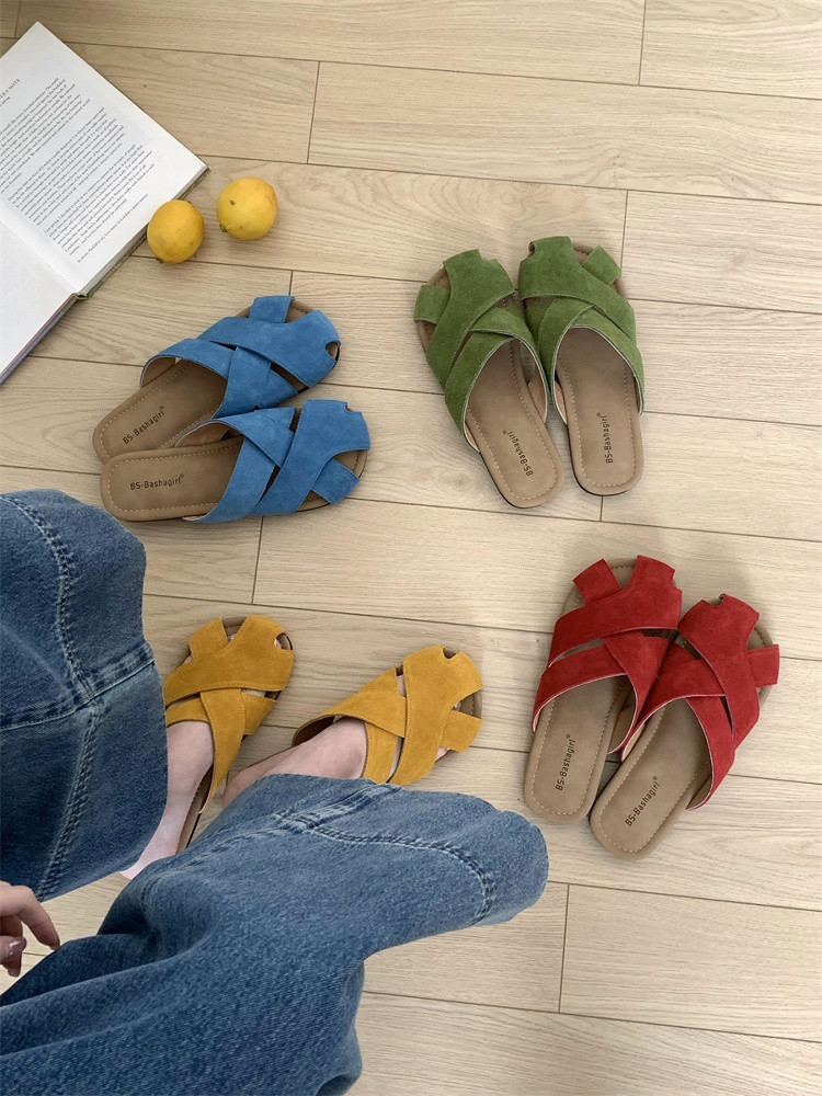 本革包頭ブルケン半スリッパ女性用外履き2025夏新型ドーパミンカラー足踏み透かし怠け者靴
