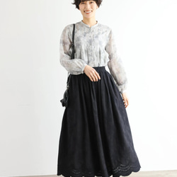 特別感のある　ふんわり広がるフラワー刺繍ロングスカート　裏地付き　ギャザースカート　ブラック250603-3 8枚目の画像