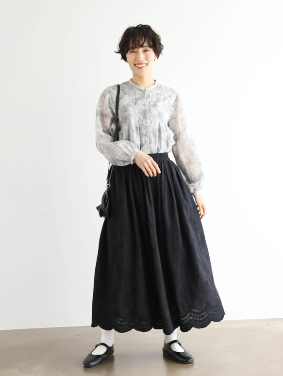 特別感のある　ふんわり広がるフラワー刺繍ロングスカート　裏地付き　ギャザースカート　ブラック250603-3 8枚目の画像