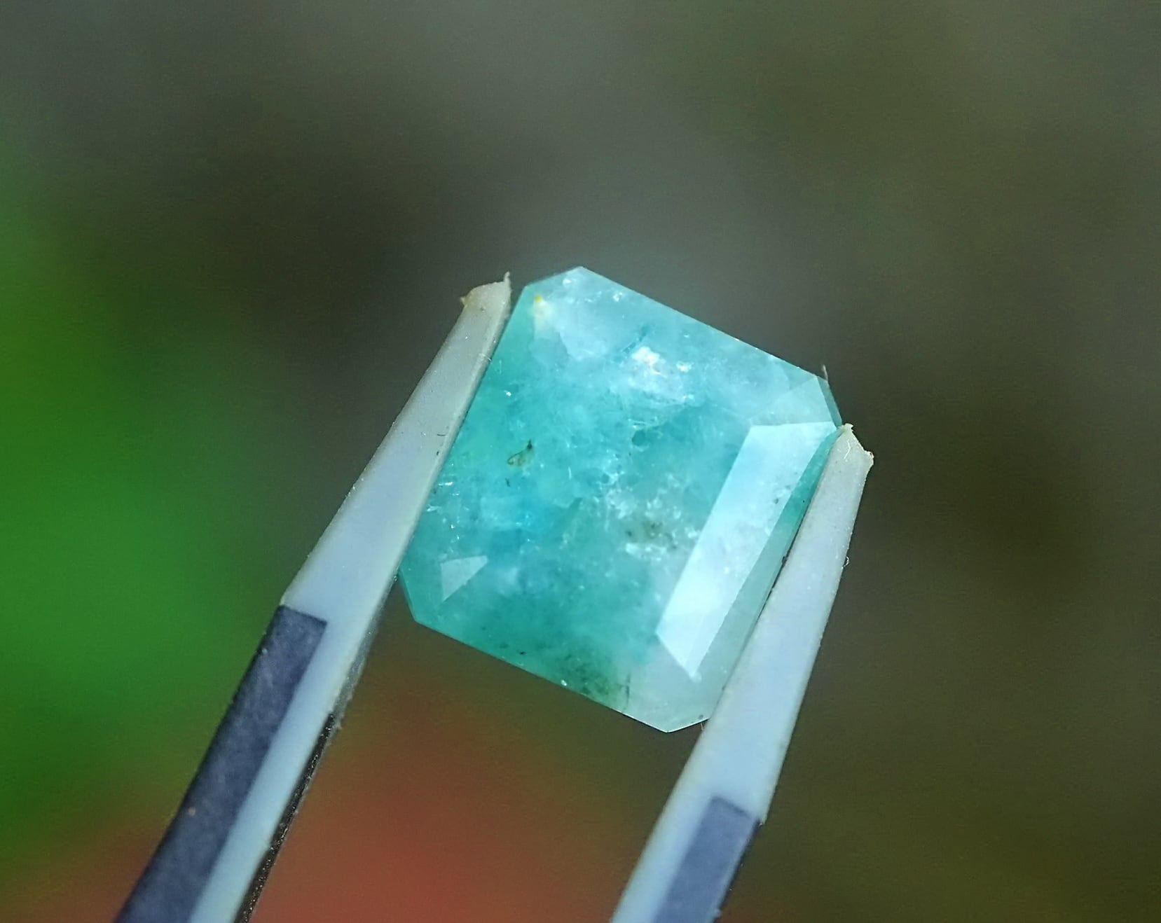 やさしく輝く、半貴石　高品質4.2ct/ グランディディエライト　 s1408