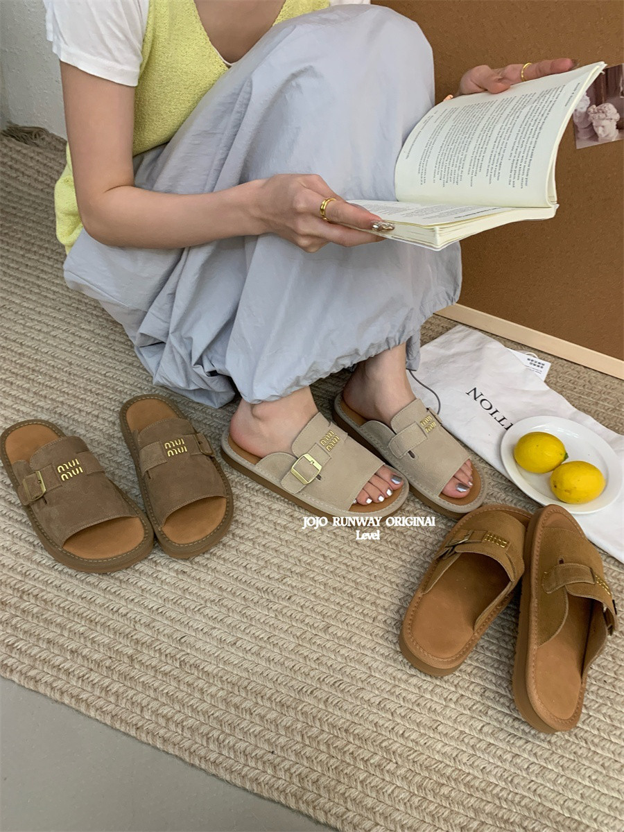  厚底本革一文字スリッパ女性の外履き2025夏新型滑り止め快適100着スカート半スリッパ女性