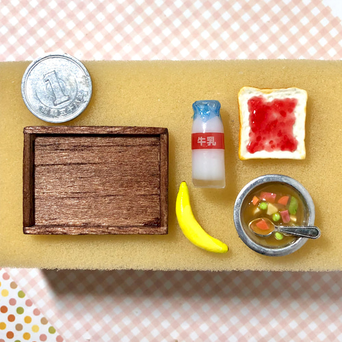 昭和レトロな給食（カレーシチュー&ジャム付き食パン）のミニチュア