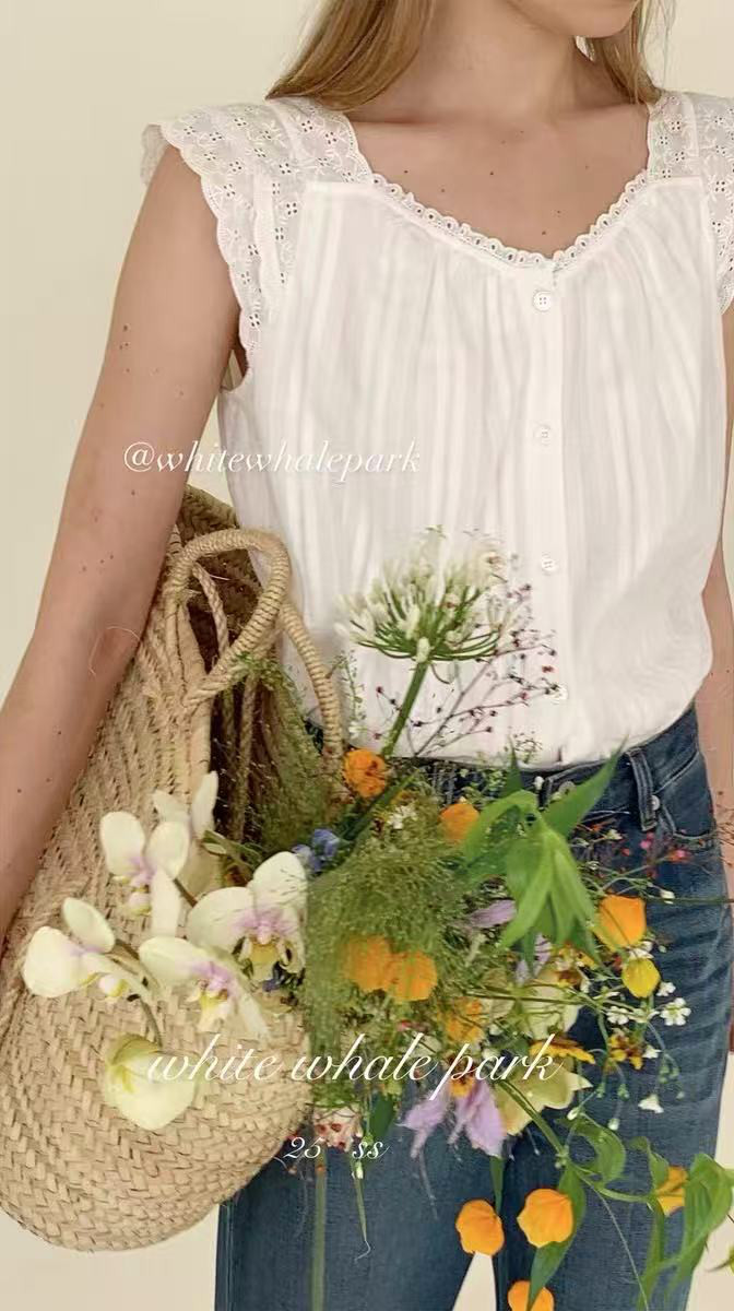 ノースリーブトップス　レース付き