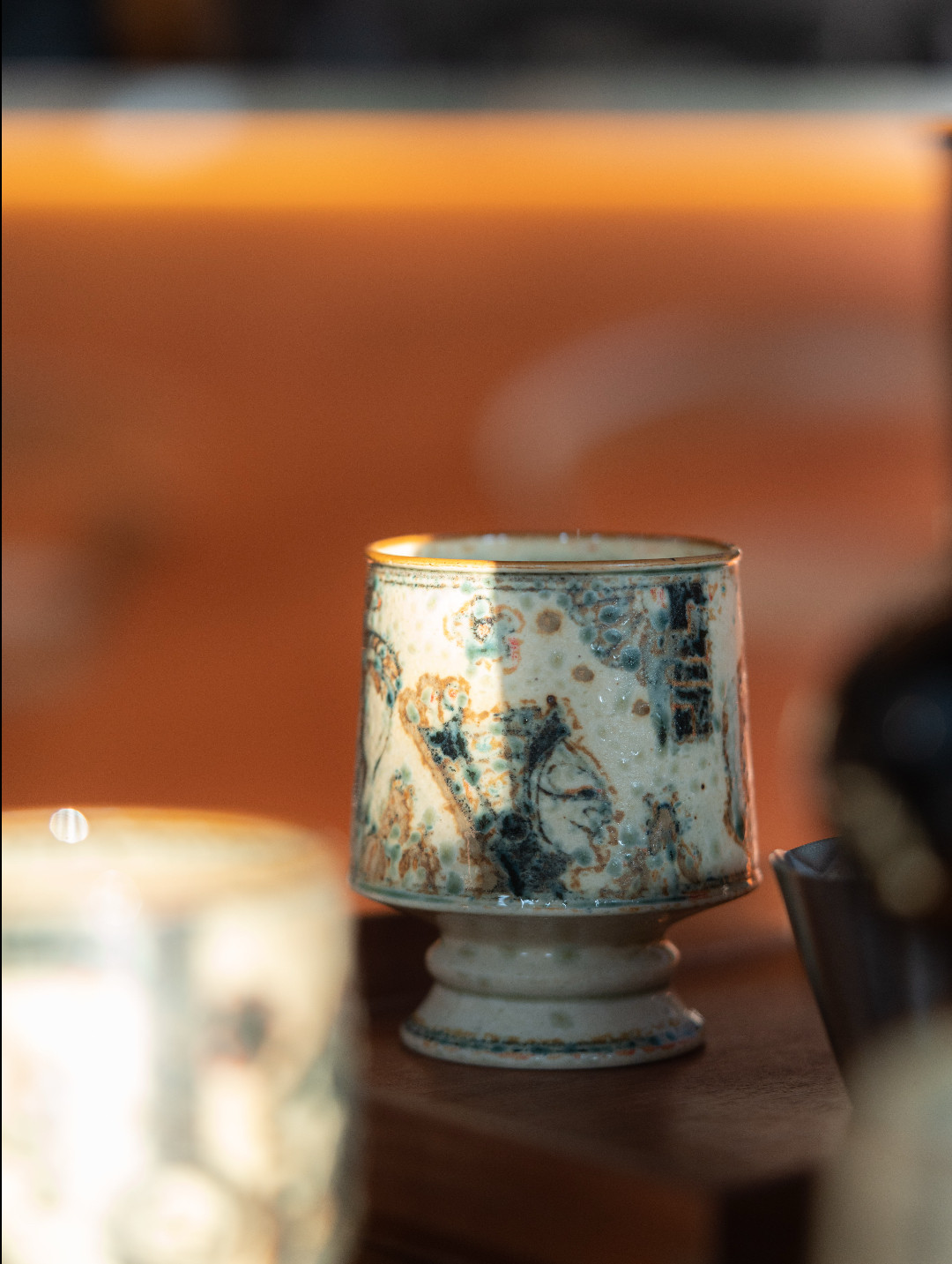 詩瓷集2025年新作 景徳鎮手描き青花磁器｜中国伝統影絵人形模様 新作高台カップ 景徳鎮手描きコーヒーカップ 約240m