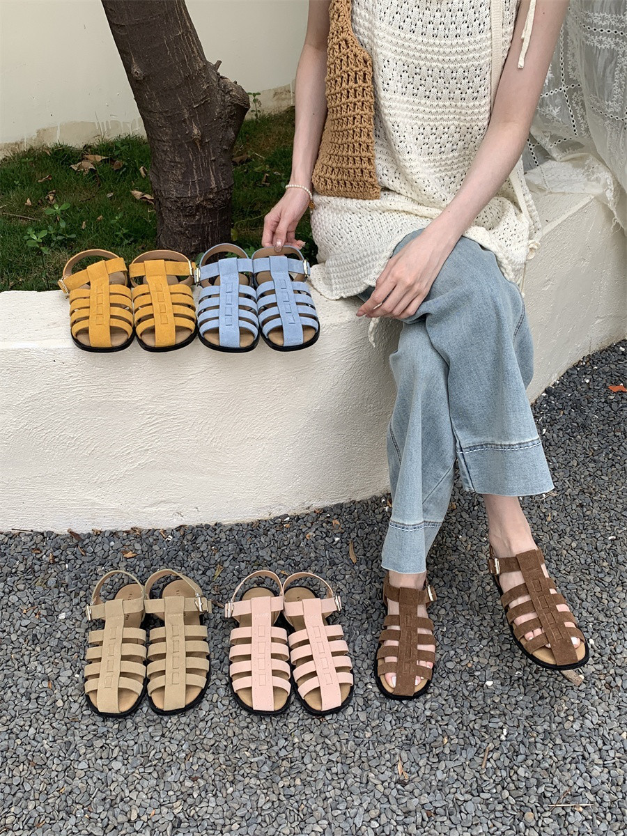 透かし編みローマンサンダル女2025夏フラットレトロ森系カジュアルフィッシュボーン牛革サンダル女