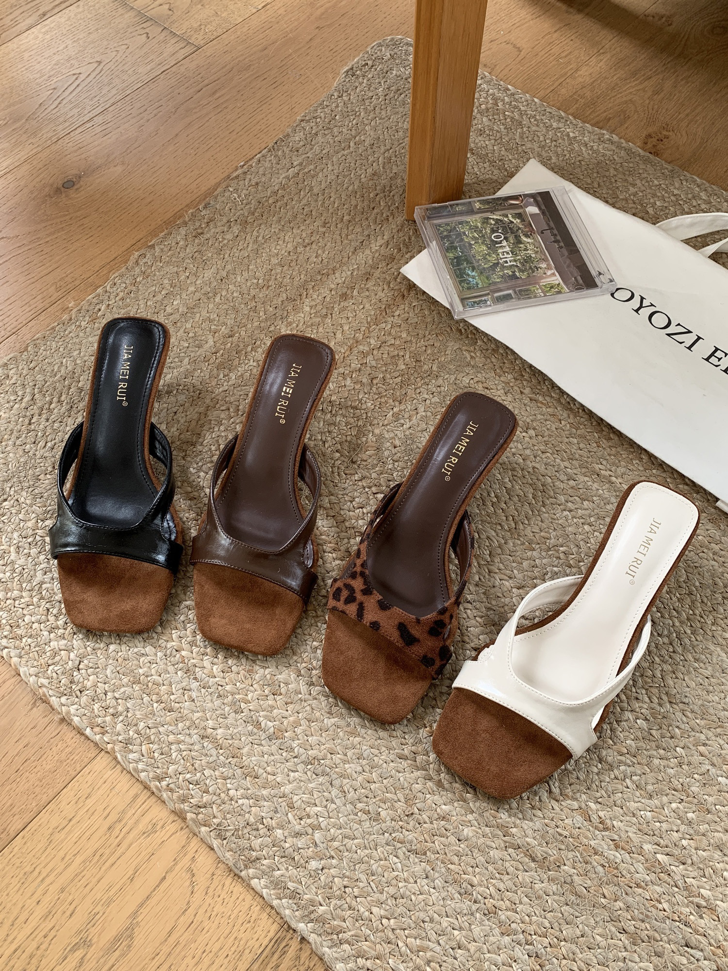 おしゃれな四角いシンプルなスリッパ女性の外履き2025夏新作レトロな仙女にスカートを合わせた細ヒールのサンダル