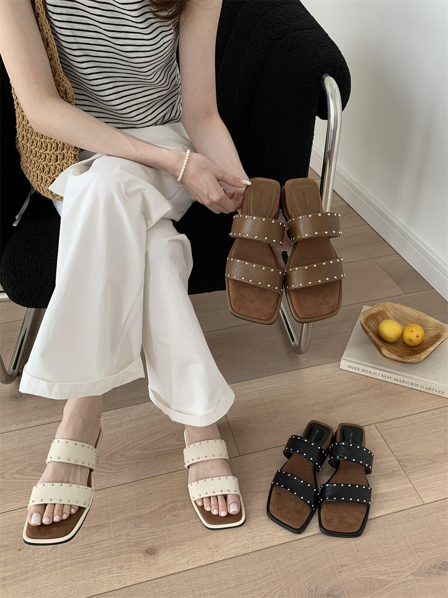 坂と軟らかい厚底のスリッパ女性用外履き2025年夏新型レトロ気質女性用二列ベルト