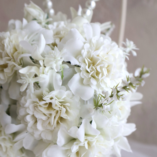 ボールブーケ　ウエディング　プレゼント　ホワイト 即納品可能】オシャレなボールブーケ／ホワイトブーケ