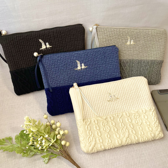 お名前刺繍ができる」タブレットケース インコ刺繍-アラン編みニットと