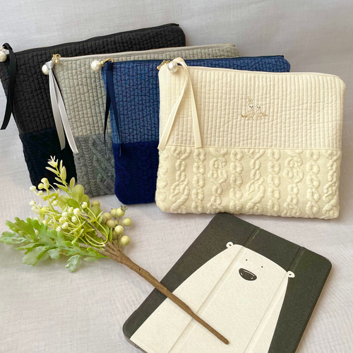 お名前刺繍ができる」タブレットケース インコ刺繍-アラン編みニットと