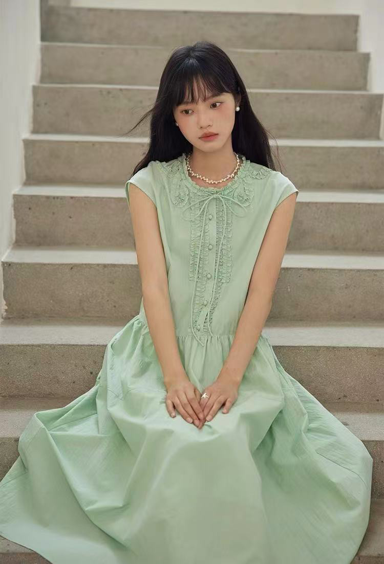 フリル付き　ノースリーブワンピース　ロングワンピース