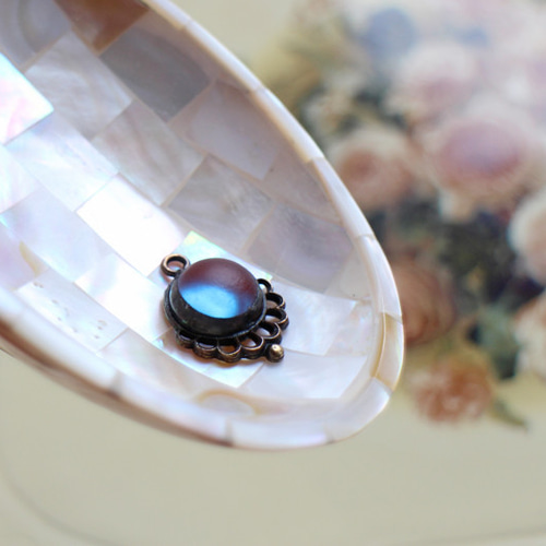 フロスト変色ガラス☆アンティーク風チャーム☆鉛フリーステンドグラス