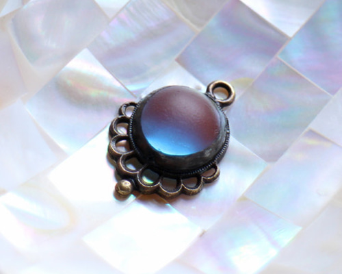 アンティーク　ガラス　ハンドメイド　アクセサリー　ブラジル フロスト変色ガラス☆アンティーク風チャーム☆鉛フリーステンドグラス ネックレス・ペンダント