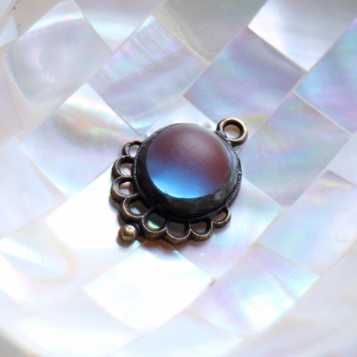 フロスト変色ガラス☆アンティーク風チャーム☆鉛フリーステンドグラス