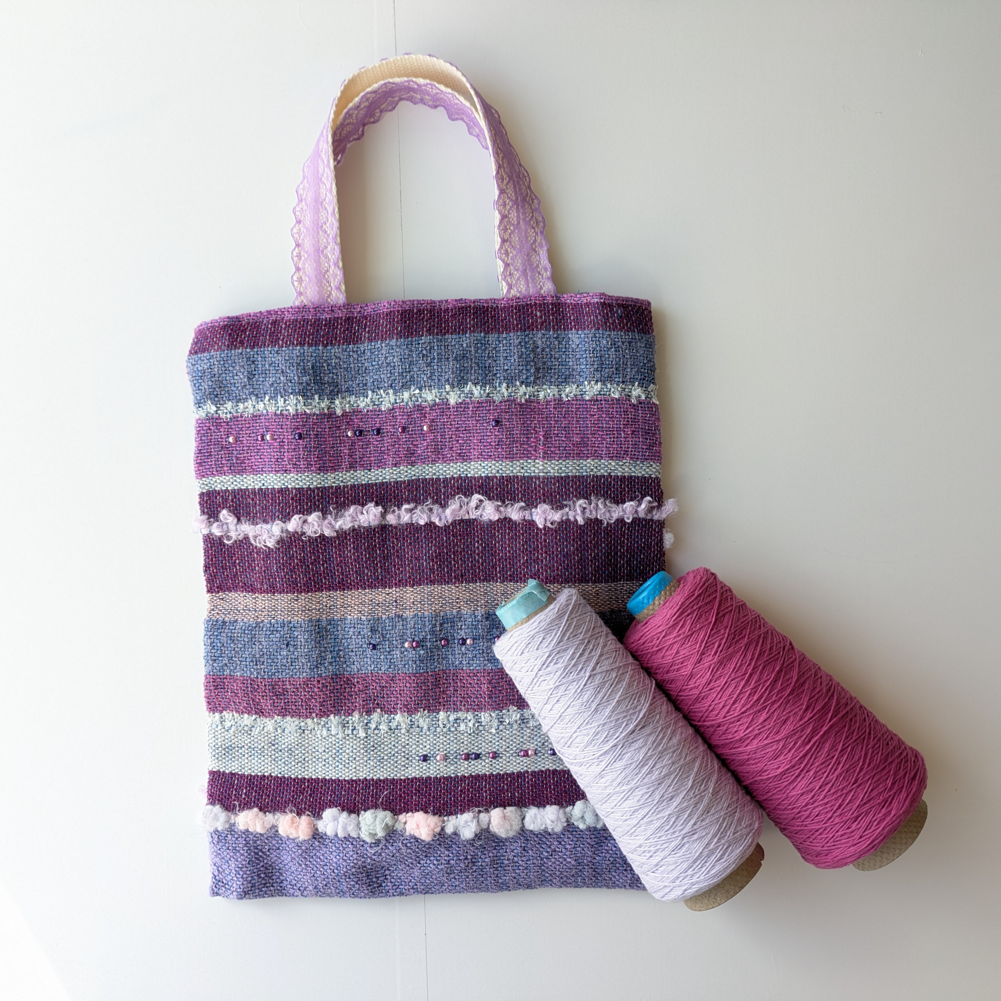 手織り布のバッグ   大人も持ちたいかわいい　パープル系　ランチタイムに持っていきたい一点もの
