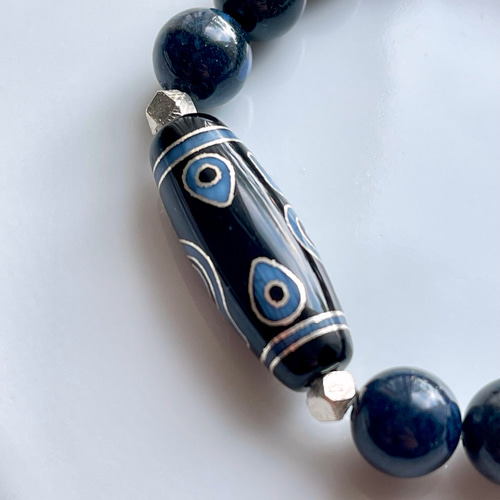 法螺四眼青紋黒銀線天珠&デュモルチェライトブレス 法螺四眼青紋黒銀線天珠&デュモルチェライトブレス ブレスレット Himal