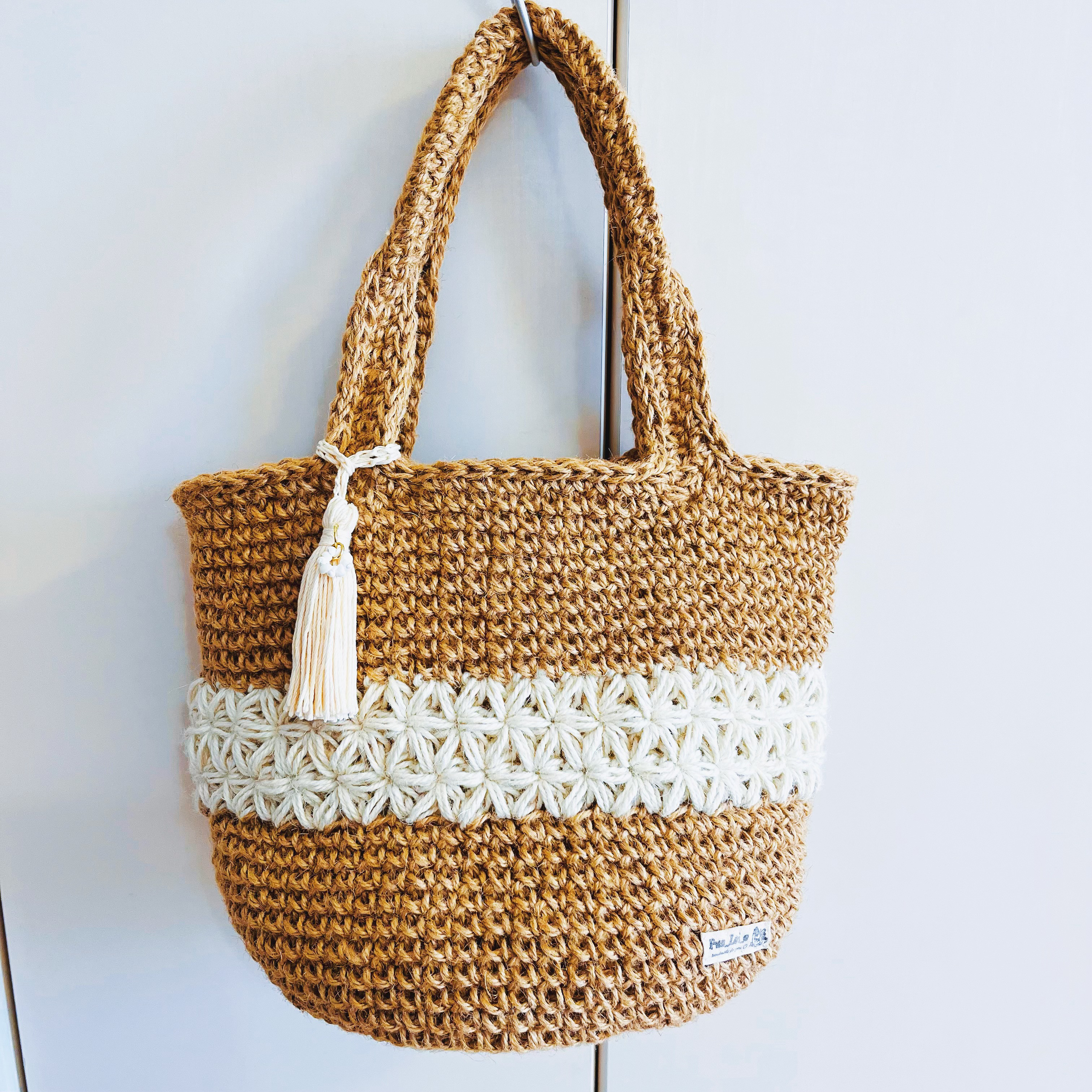 《ハワイの海からの贈り物モンゴシェルつきタッセルつき》ナチュラルツートン麻ひもバッグ