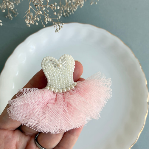 バレエ 華やかフリルのチュチュ ビーズ刺繍ブローチ / バッグチャーム