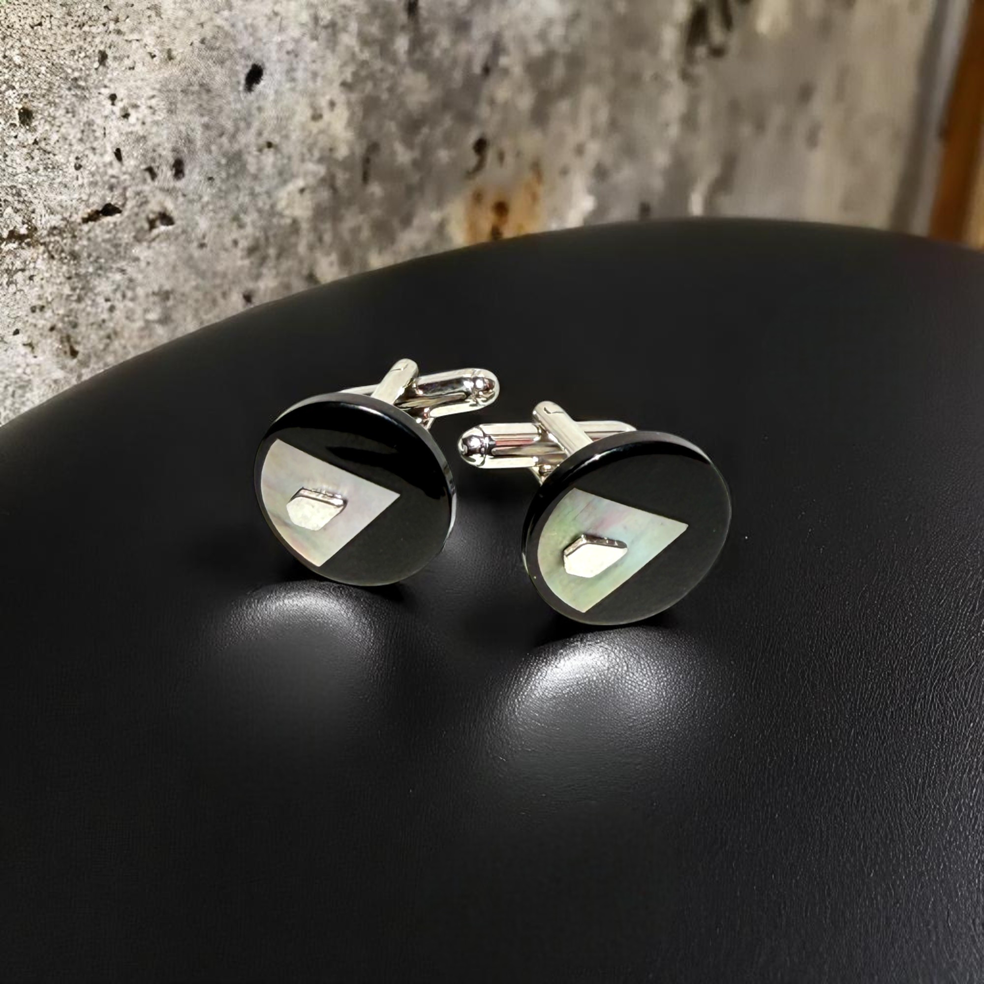 天然貝をシンプルに用いたカフスボタン Premium 210