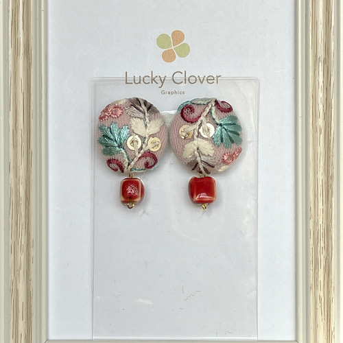 赤レンガ色の陶器ビーズ＊インド刺繍リボンくるみボタンイヤリングor