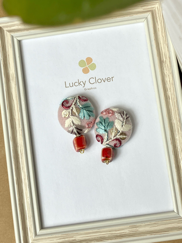 オカッパラバー ピアス リング 刺繍 陶器 赤レンガ色の陶器ビーズ＊インド刺繍リボンくるみボタンイヤリングor