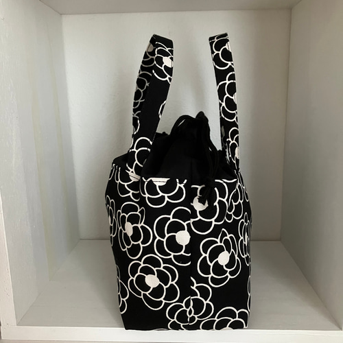 カメリアシリーズ【洗える/保冷4重】花柄カメリア（黒）の可愛いお弁当