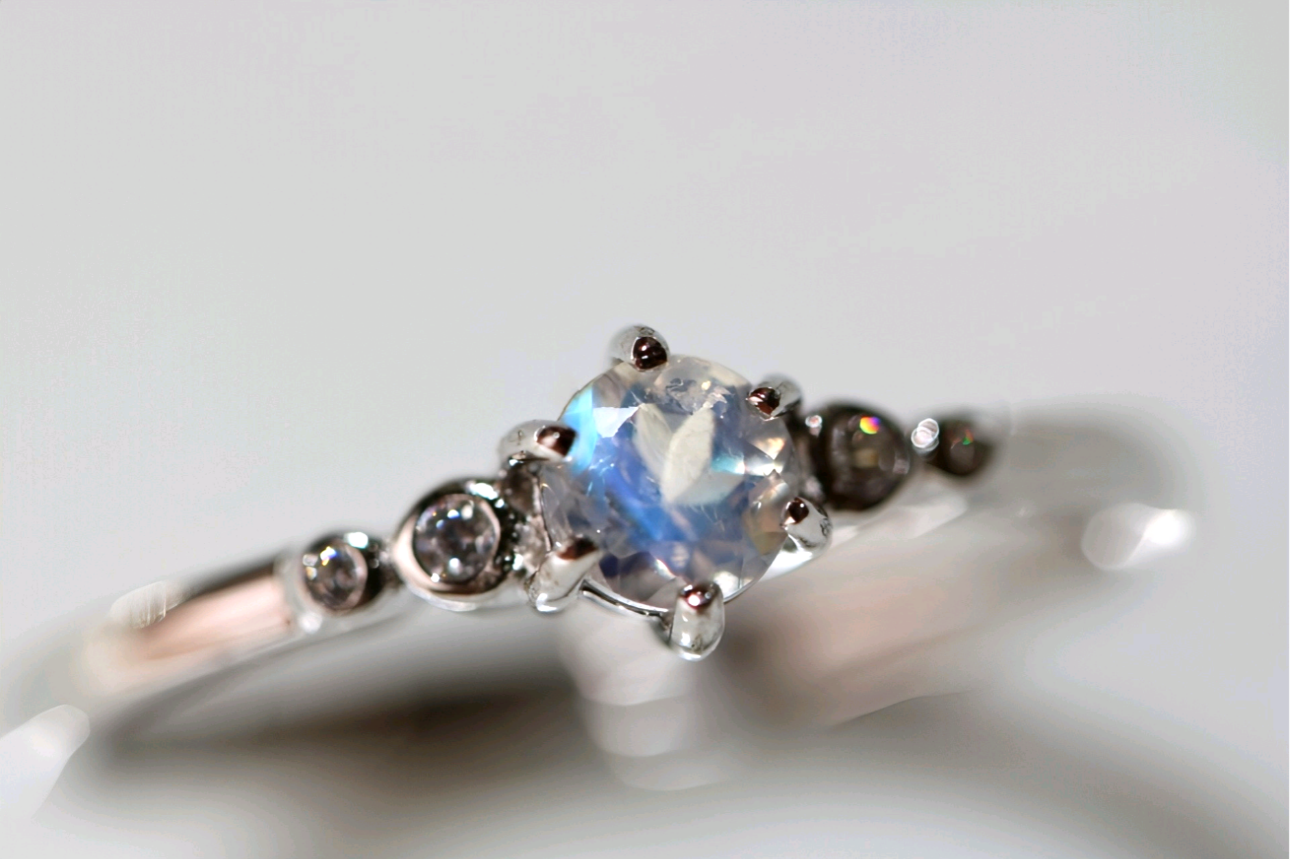 天然石レインボームーンストーン「宙月の青」 silver925 フリーサイズ  ロンドリング 9号～18号　厳選ルース