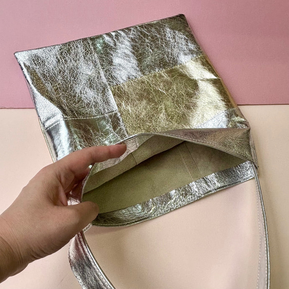 【新作】うすくて軽いワンハンドルバッグ　メタリックレザー 15枚目の画像