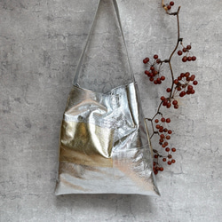 【新作】うすくて軽いワンハンドルバッグ　メタリックレザー 7枚目の画像