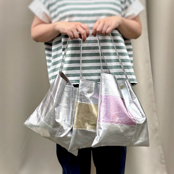 【新作】うすくて軽いワンハンドルバッグ　メタリックレザー 2枚目の画像