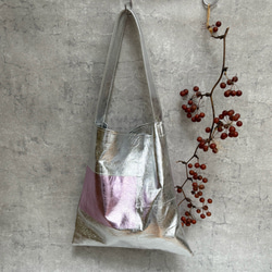 【新作】うすくて軽いワンハンドルバッグ　メタリックレザー 9枚目の画像