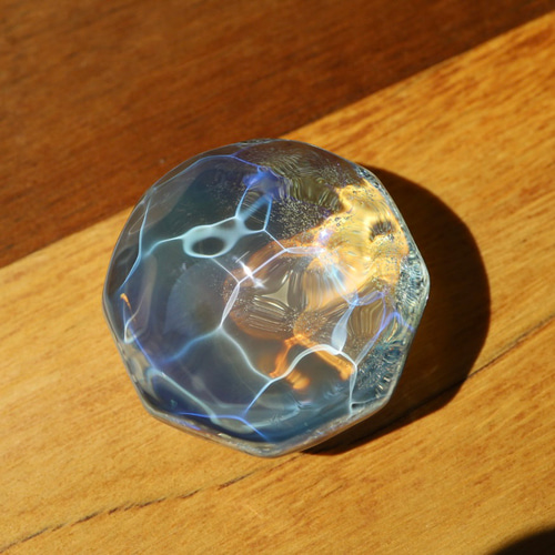 八彩のしずく ～ 八角形のリラックスガラス玉（波紋・水面模様