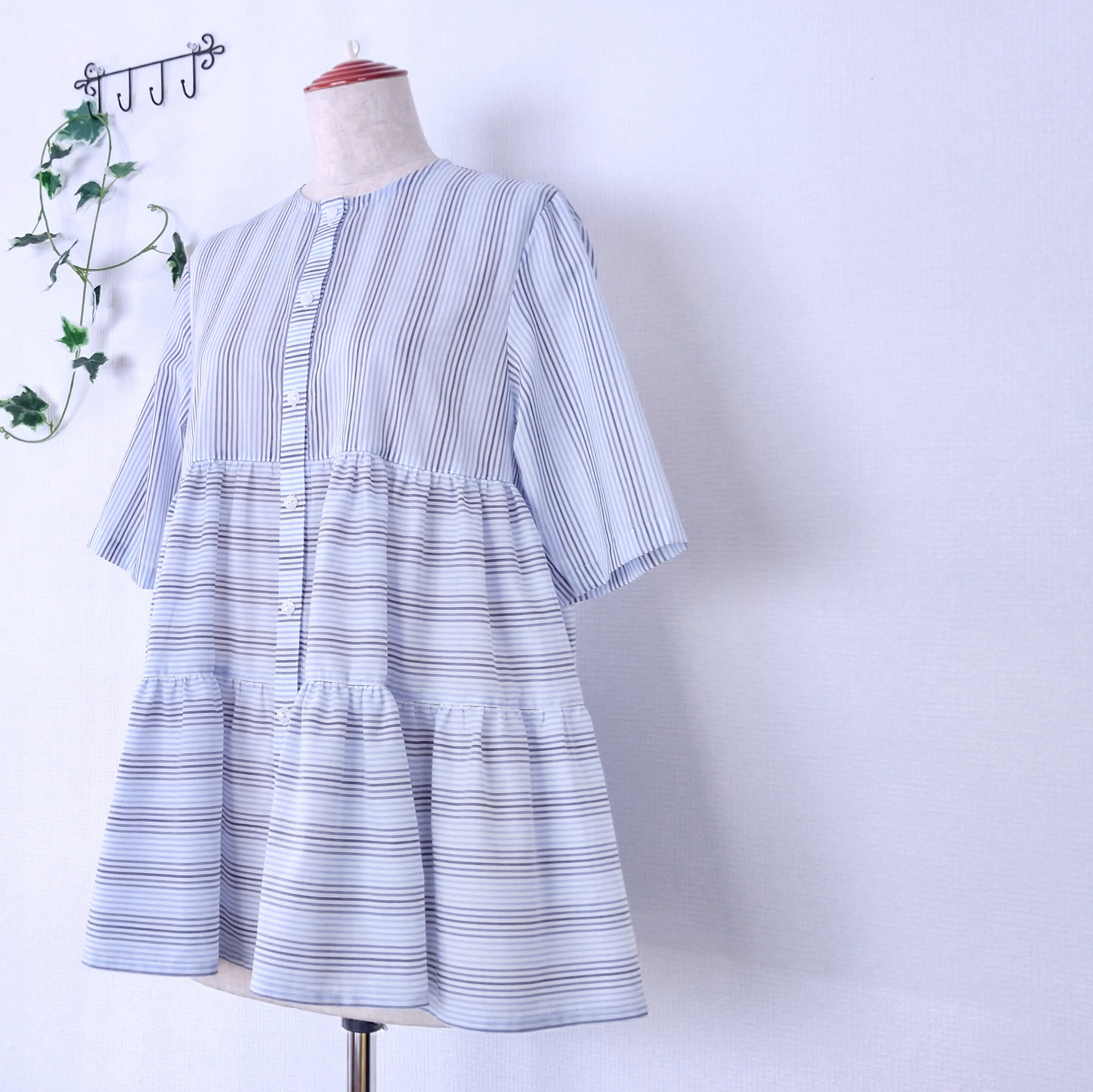 【送料無料】綿ローンストライプのティアードブラウス