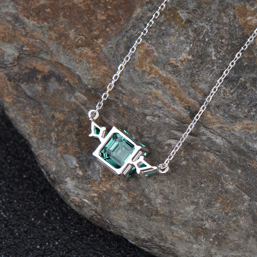 グリーンサファイアネックレス 5月の誕生石 エメラルドペンダント 925