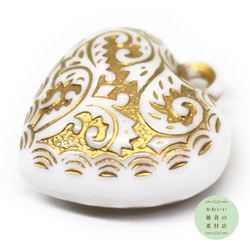 クラシカルなゴールドの唐草模様のついたぷっくりとしたハートのアクリルチャーム（白ホワイト） 6個セット #CA-0003 2枚目の画像