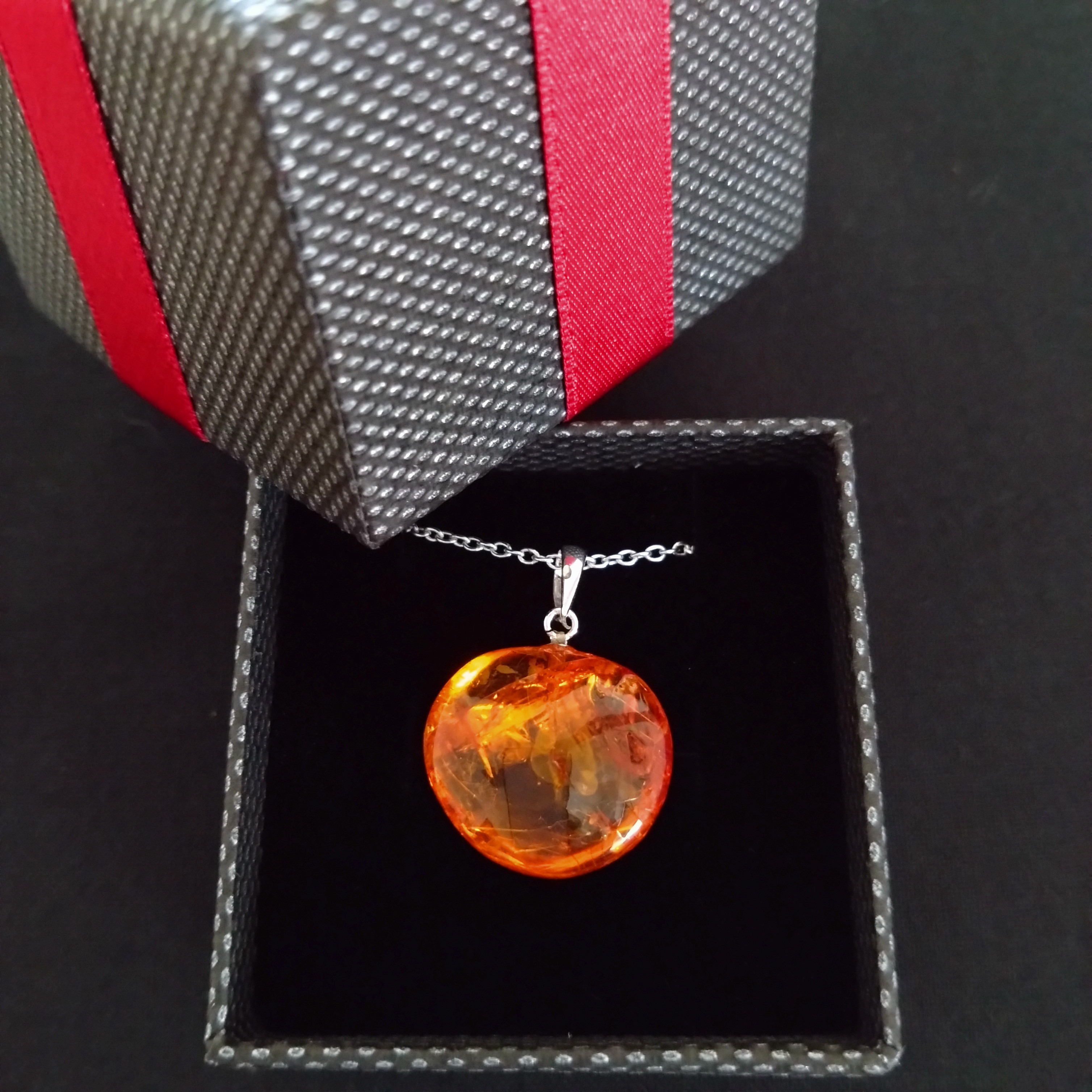 琥珀ネックレス