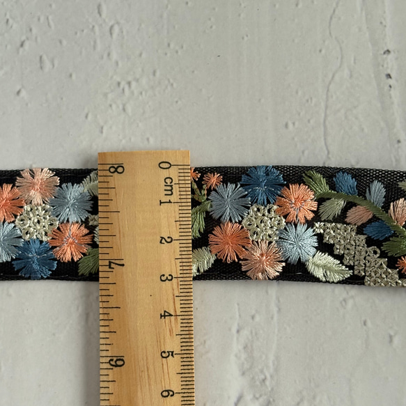 インド刺繍リボン 約3cm幅×50cm  チュール素材 ブルー　ブラック　青　黒 2枚目の画像