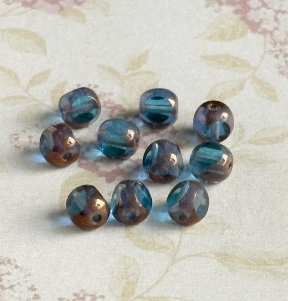 【6x4㍉ 20個】3面ビーズ＊ブルー＆カッパー＊チェコビーズ 1枚目の画像