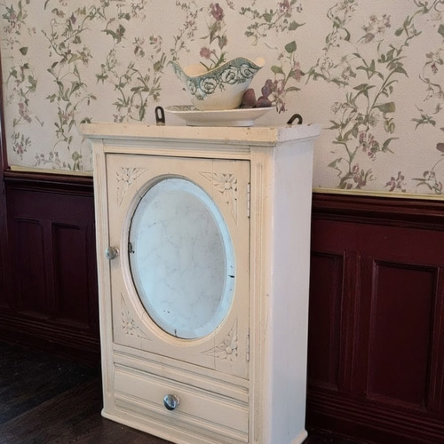 クリーム色のウッドキャビネット フランスアンティーク カントリー シャビー クリーム色のウッドキャビネット フランスアンティーク カントリー