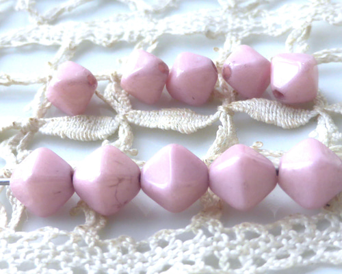 ピラミダ 磁器しっとりピンク チェコビーズCzech Glass Beads10個