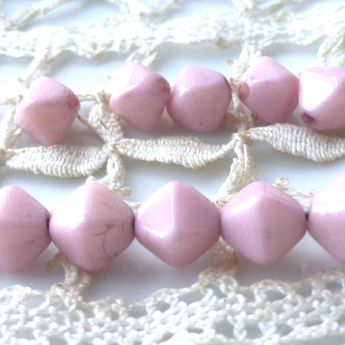ピラミダ 磁器しっとりピンク チェコビーズCzech Glass Beads10個