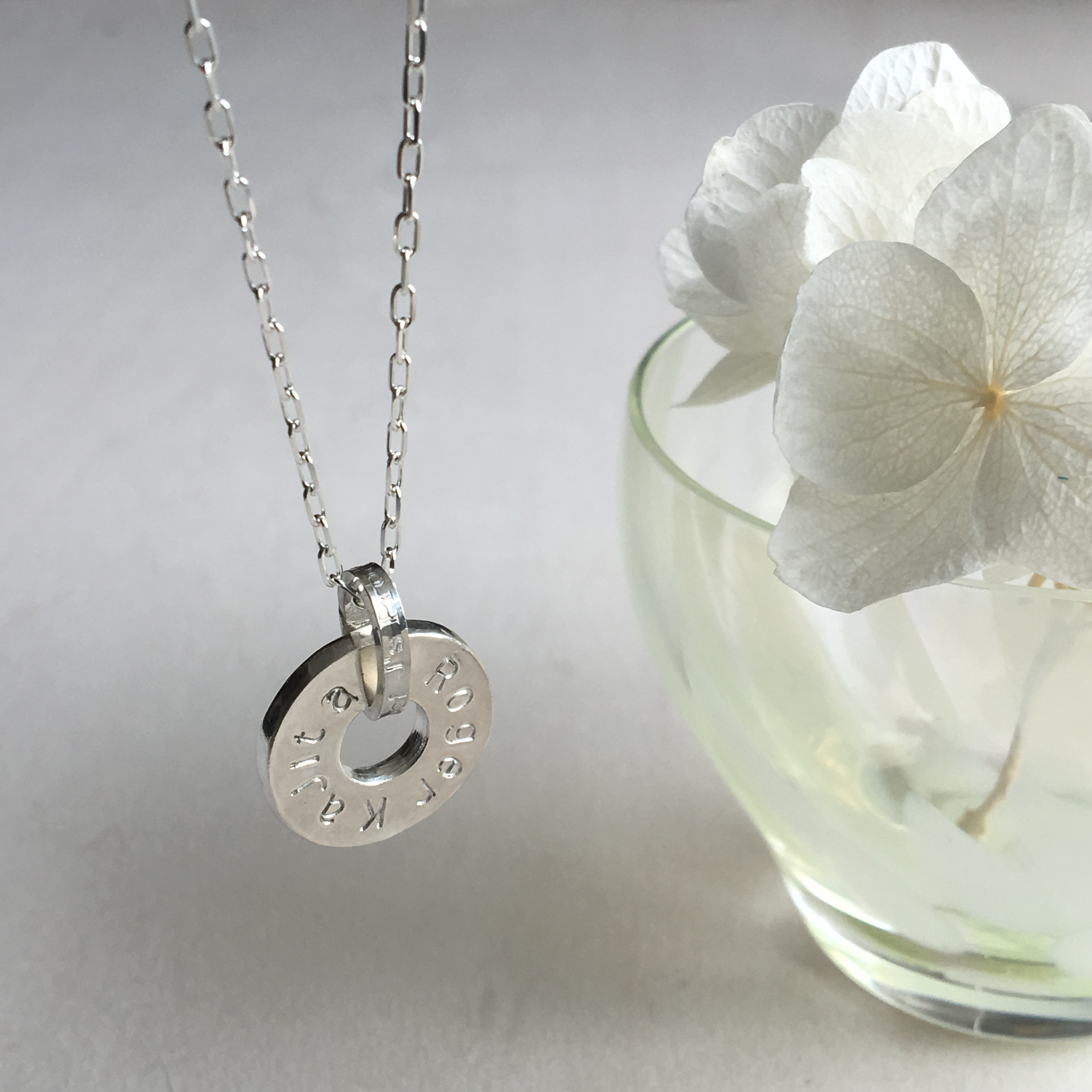 コイン風刻印ネックレス