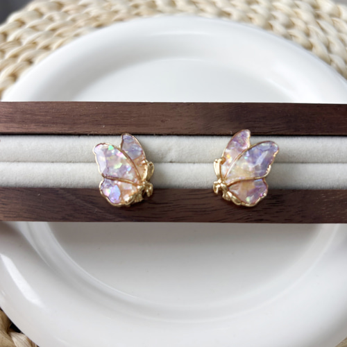 花霞｜藤色螺鈿蝶のピアス ピアス（スタッド・一粒） KIMITOKI