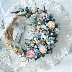 新年を祝う赤ダリアと祝い水引金のかすみ草のお正月しめ縄飾り＊無料