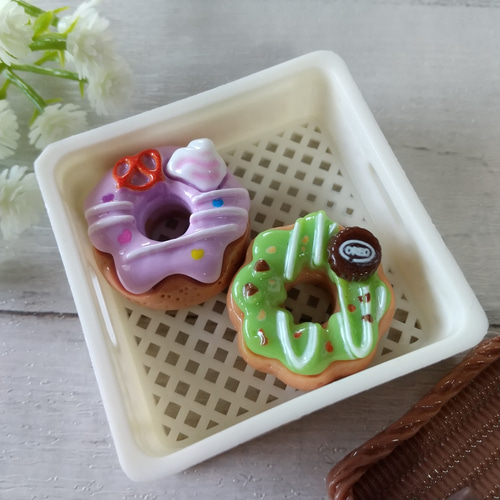 ミニチュア　セット　ドールハウス 食玩　ぷちドーナッツ　ドーナツトレイ　トング Amazon | 3ピース 1:12 ドーナツドールハウス ミニチュアトレイ