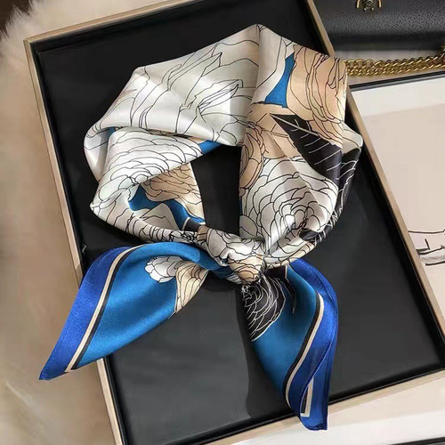 花柄シルクスカーフ 青 100％シルク 約70cm 冷房対策 大判 スカーフ