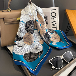 花柄シルクスカーフ 青 100％シルク 約70cm 冷房対策 大判 スカーフ