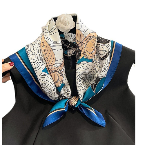 花柄シルクスカーフ 青 100％シルク 約70cm 冷房対策 大判 スカーフ