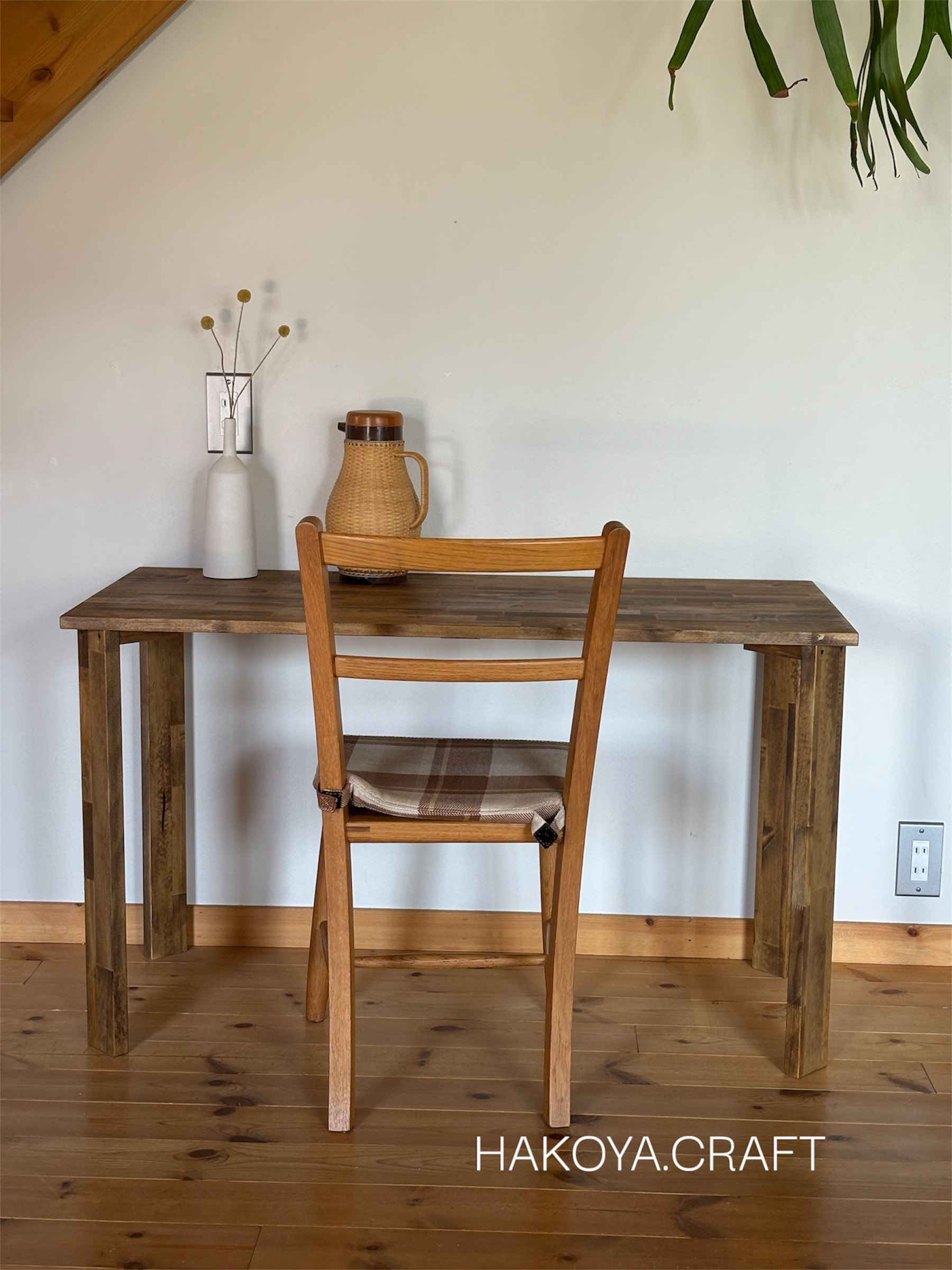 【新作】112.少し低めのパイン材テーブル　軽くて持ち運びやすい/デスク/ダイニングテーブル/机